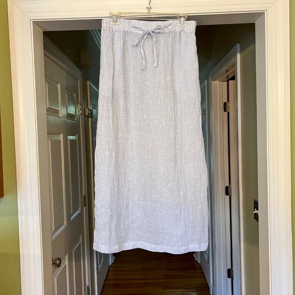 NEW Tahari 100% Linen Light Ice Blue Crinkle Maxi Skirt Size MEDIUM - Picture 2 of 4